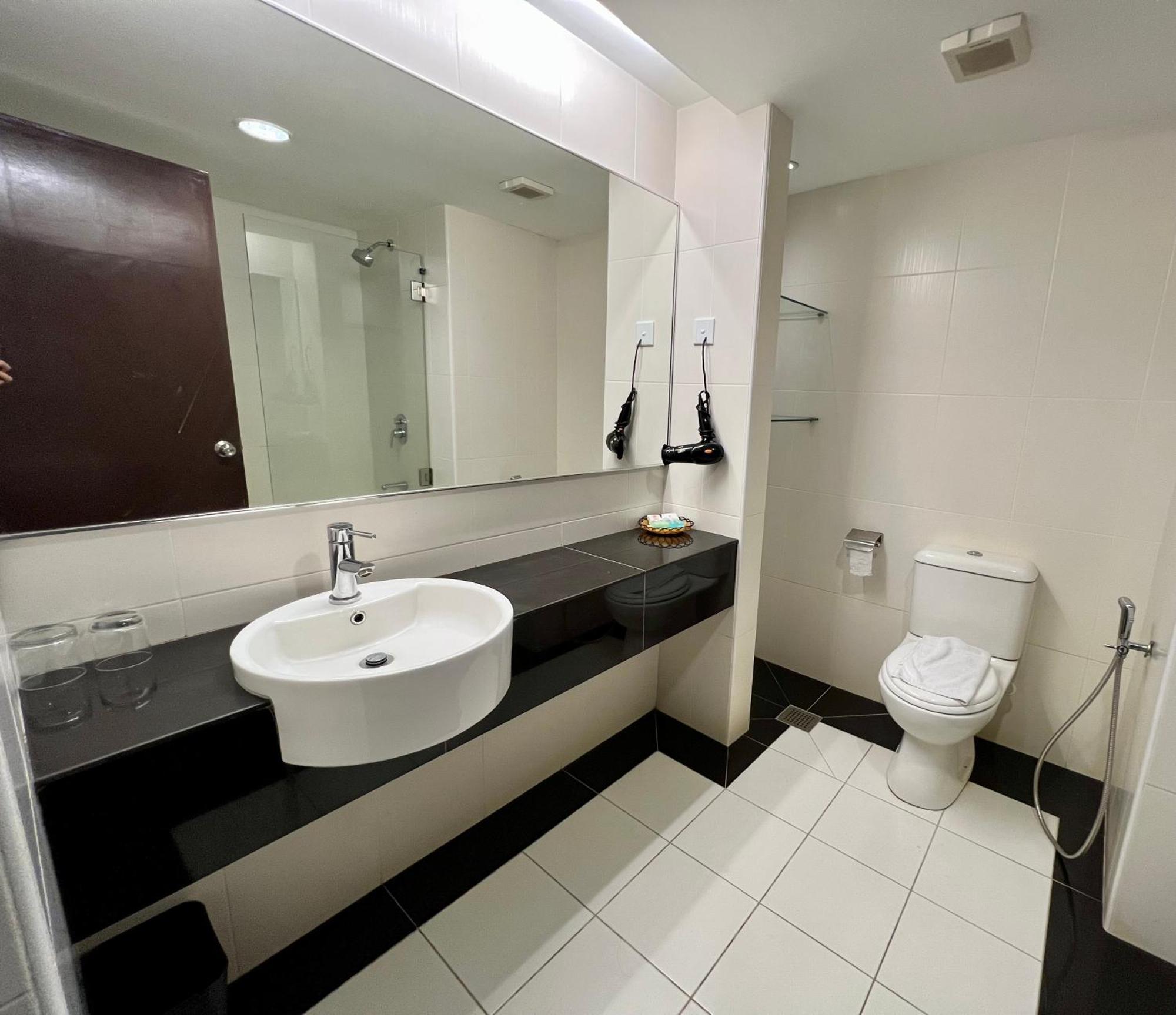 Hotel Yt Midtown Kuala Terengganu Kültér fotó